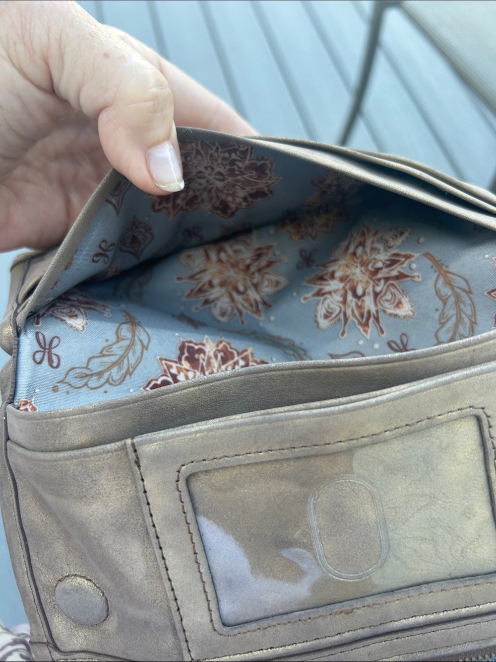 Hobo Taylor Leather Clutch Magnetic Wallet, Metallic very clean EUC, - Picture 8 of 8
